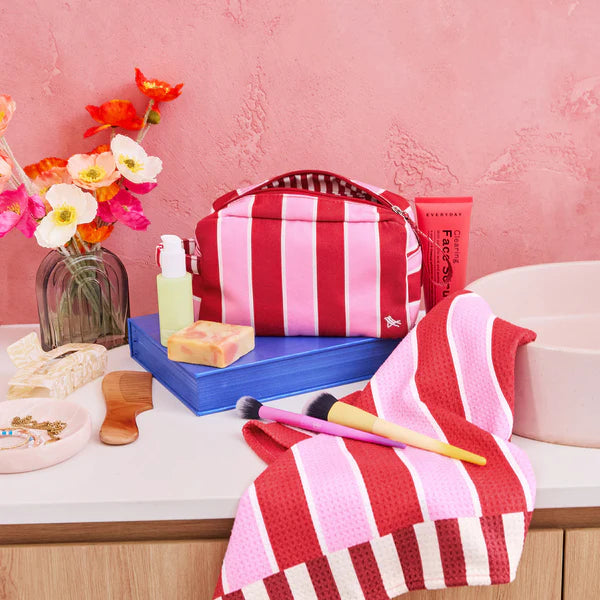 Toiletry Bag Dock & Bay