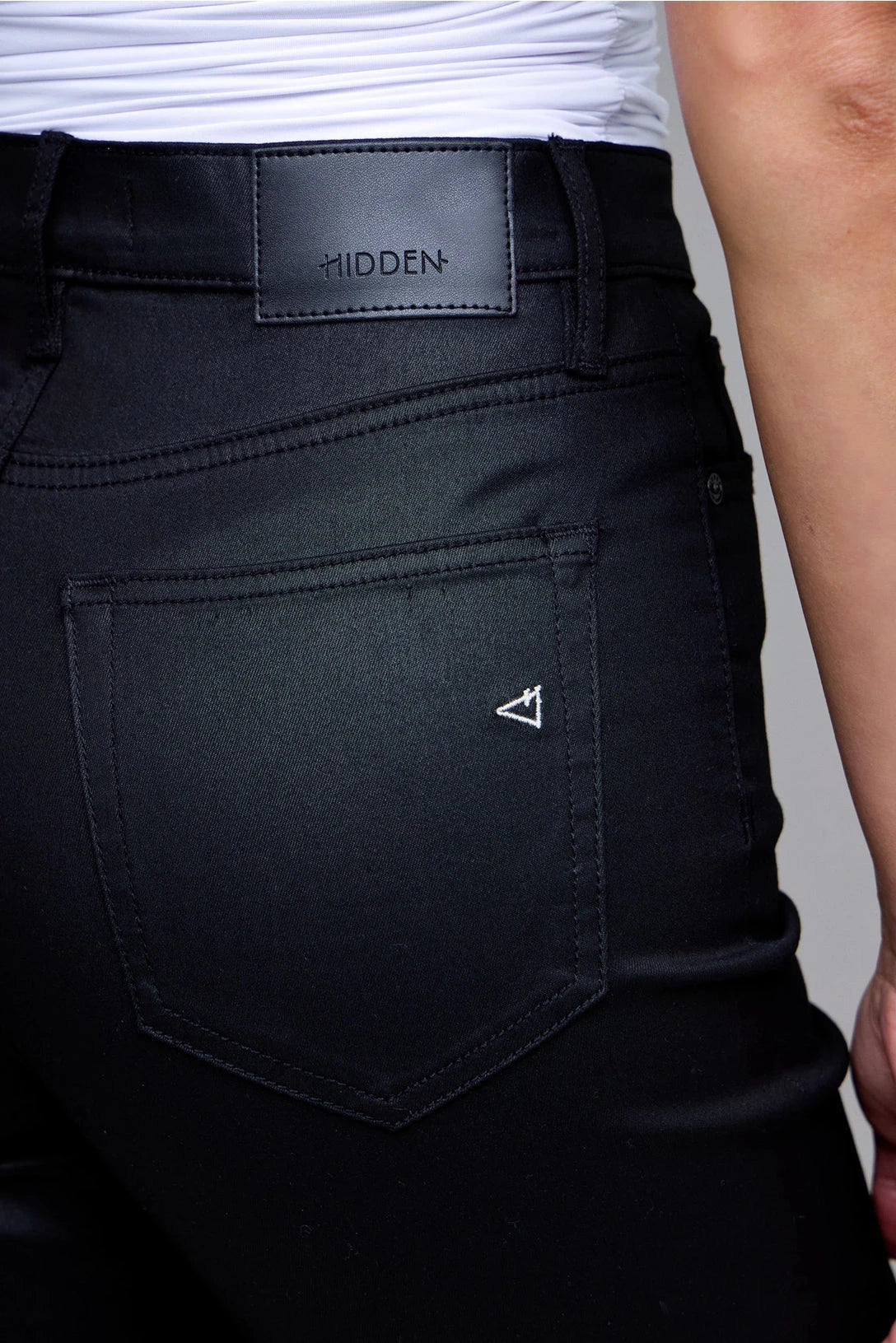 31" Black Coated Clean Dad Jean Hidden Jeans