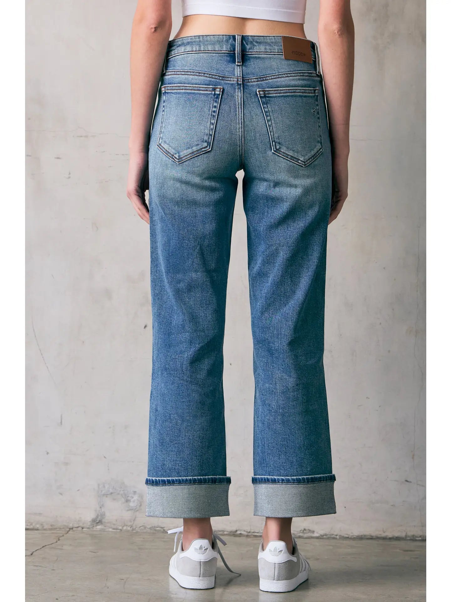 28" Mid Rise Classic Straight Jeans with Finished Cuffs Hidden Jeans