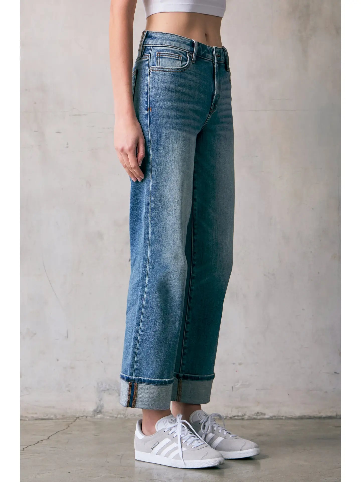 28" Mid Rise Classic Straight Jeans with Finished Cuffs Hidden Jeans