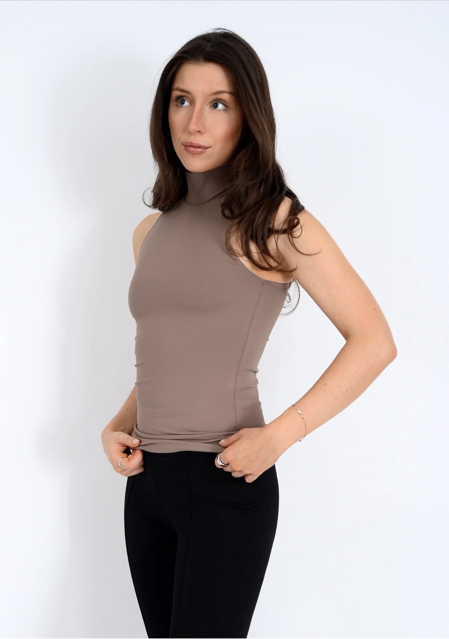 MIKA 23 SLEEVELESS MOCK NECK TOP RD Style