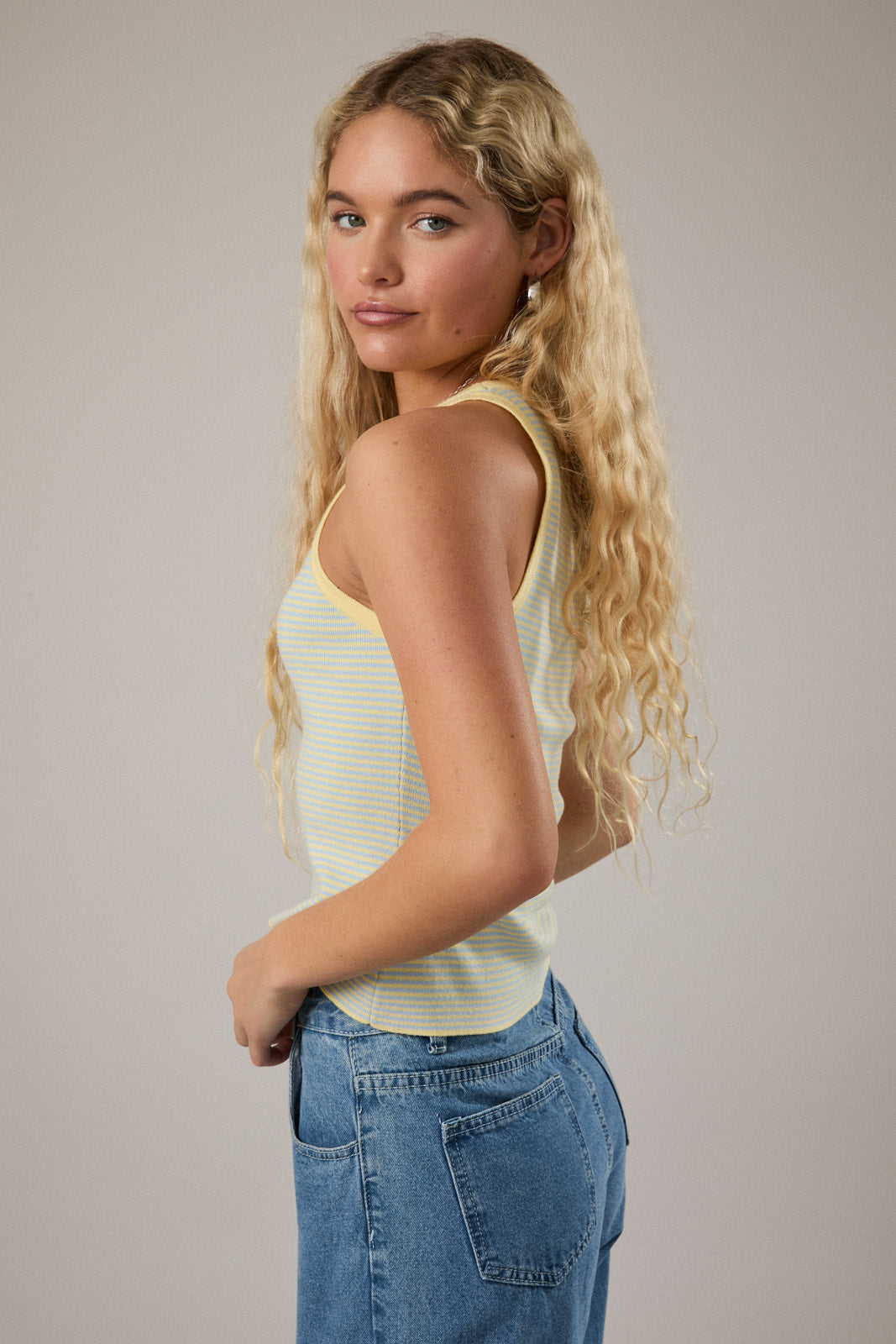 Sleeveless Sweater Top Le Lis