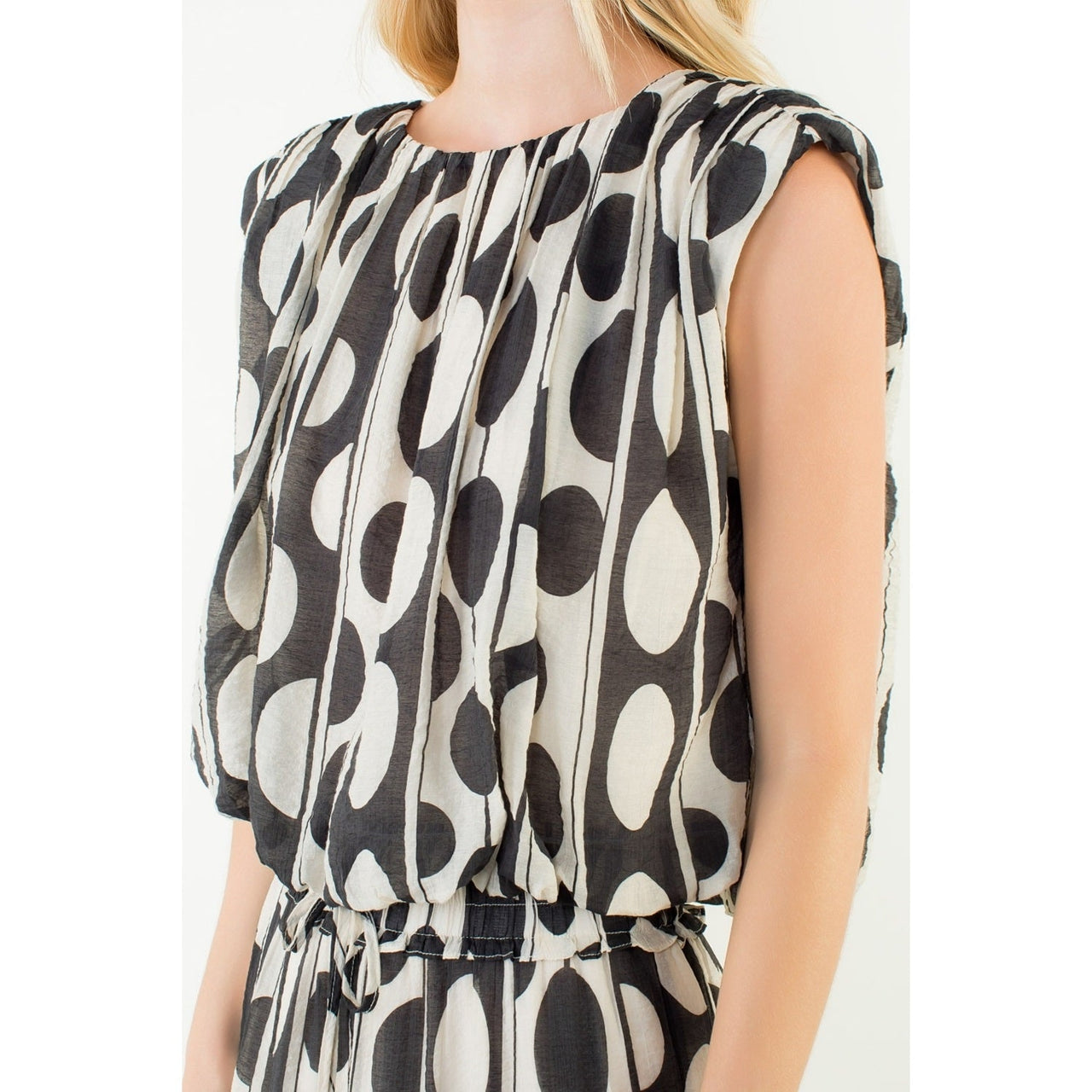 Sleeveless Geometric Pattern Top THML
