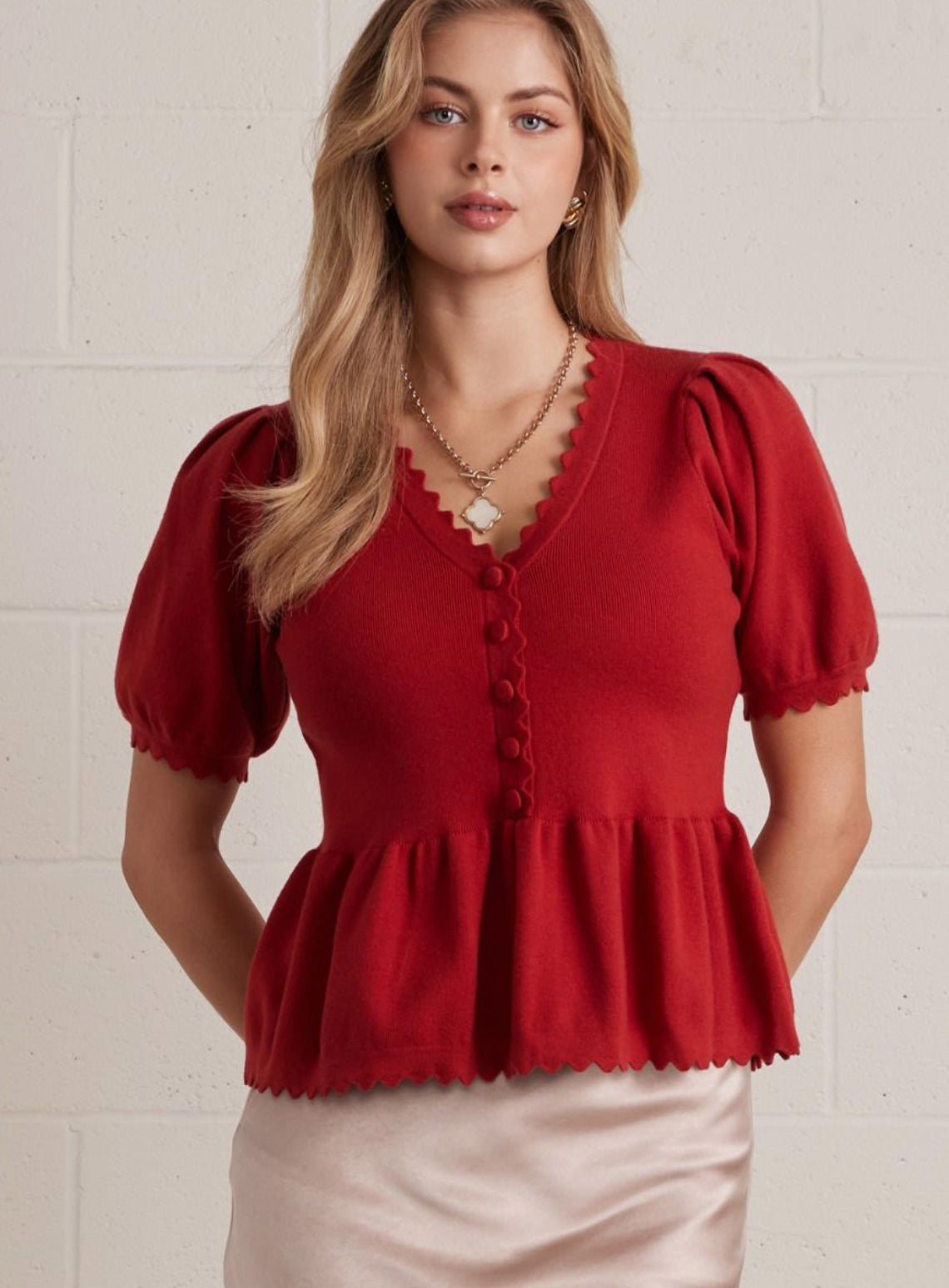 Solid Scallop Trim V-Neck Short Puff Sleeve Top Entro