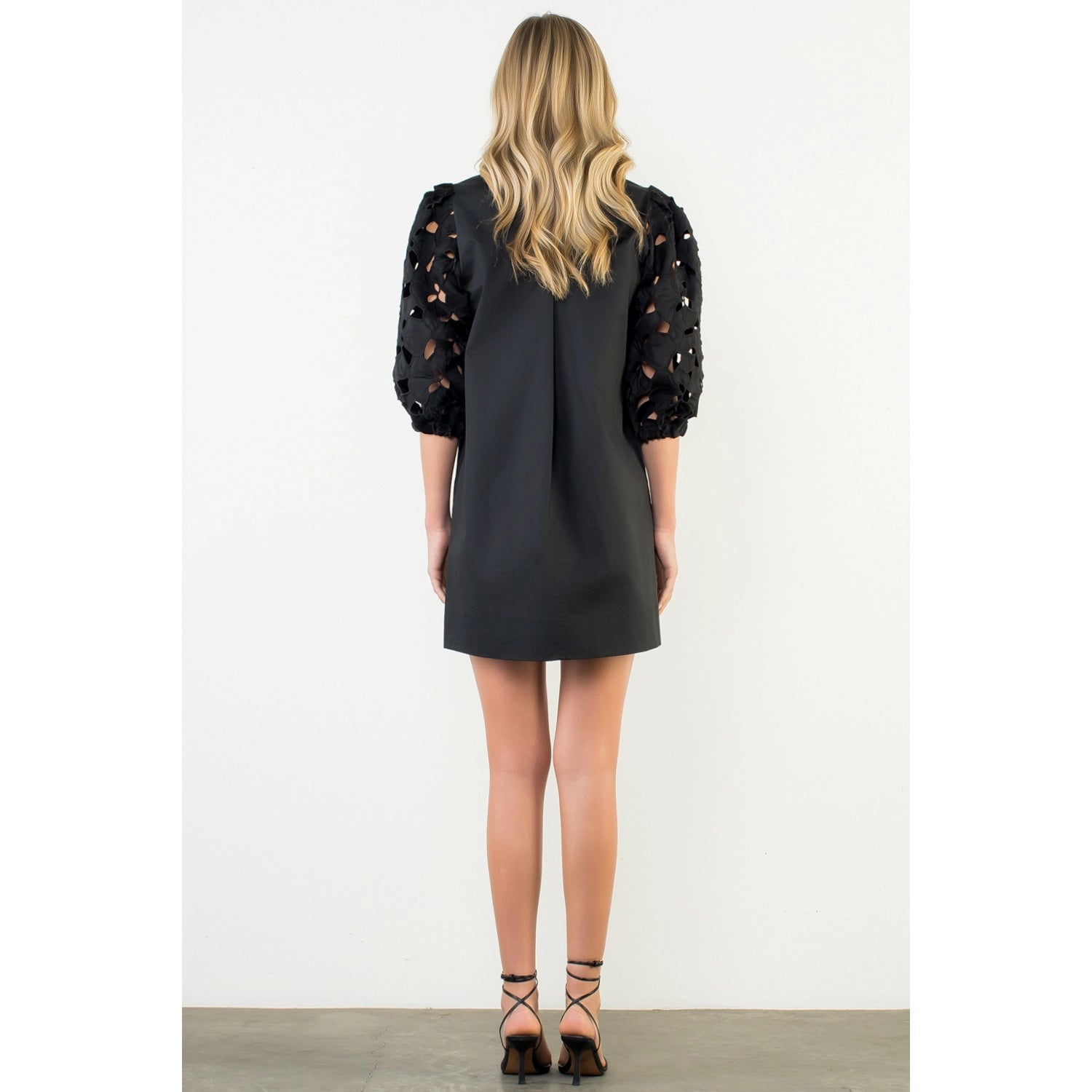 Eyelet Detail Short Sleeve Dress THML