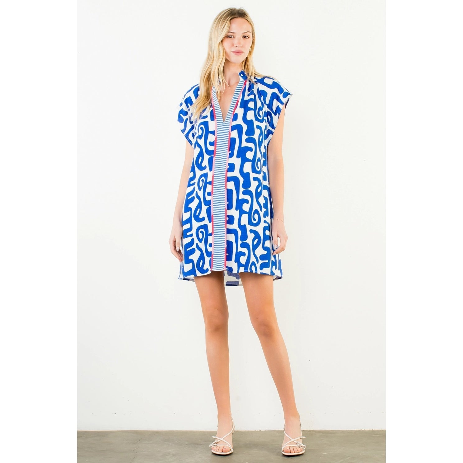 Short Sleeve Pattern V-Neck Dress THML