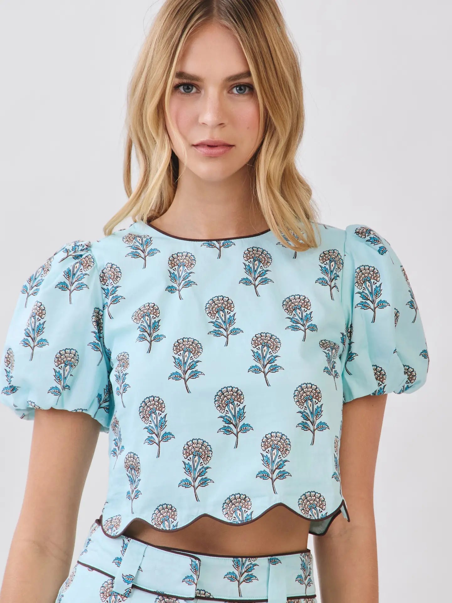 Scalloped Detail Floral Print Crop Top TCEC
