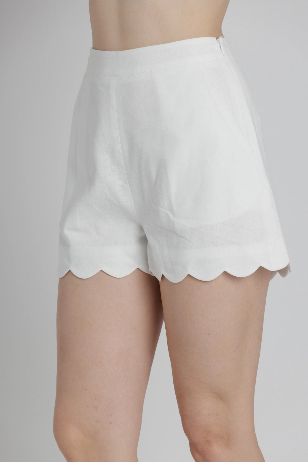 Scallop Hem Shorts Aureum