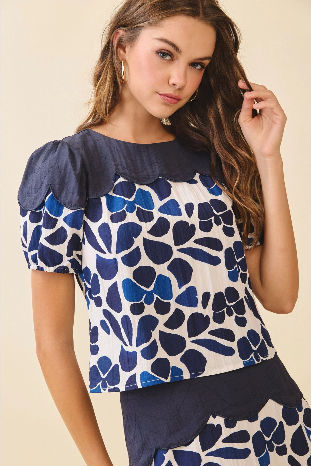 Floral Print Contrast Scalloped Panel Detail Top TCEC
