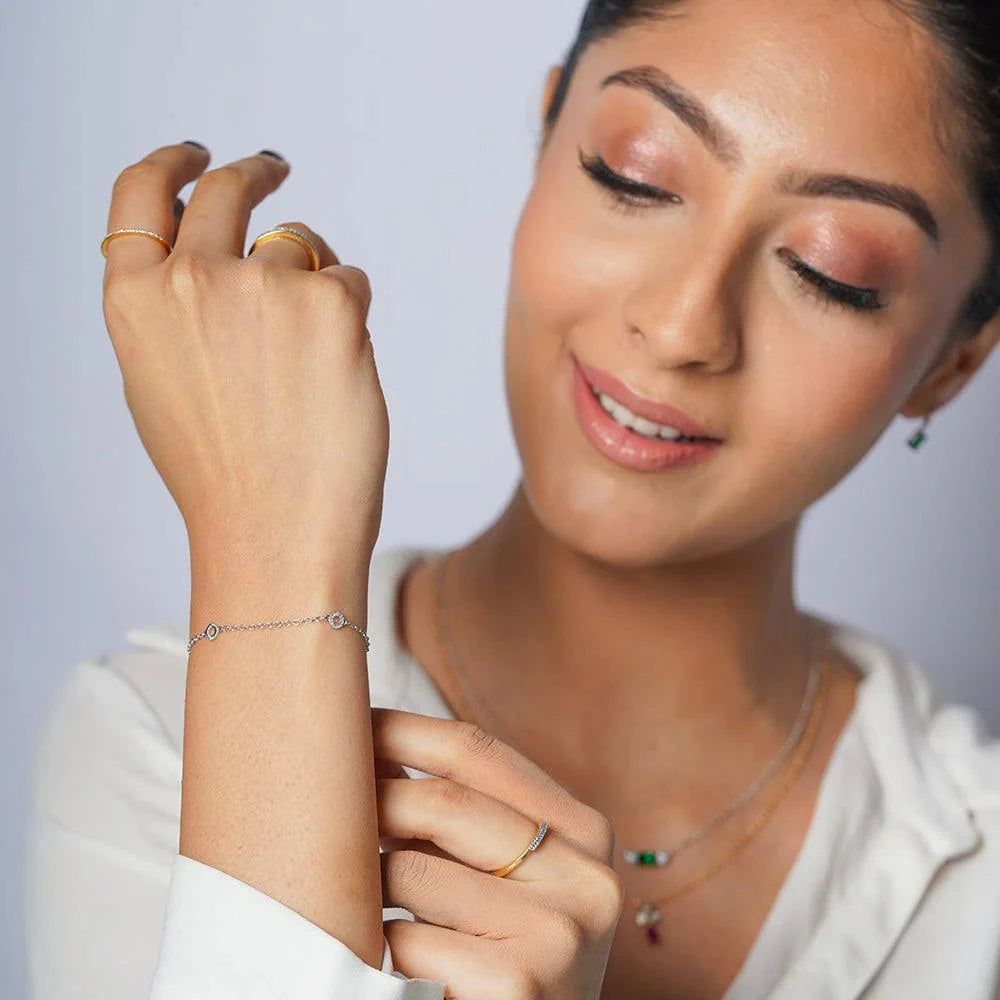 Circle Station Chain Bracelet in Gold Ella Stein