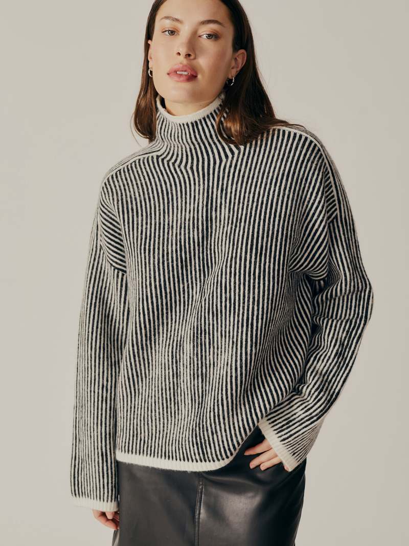 Genarium Turtleneck Sweater