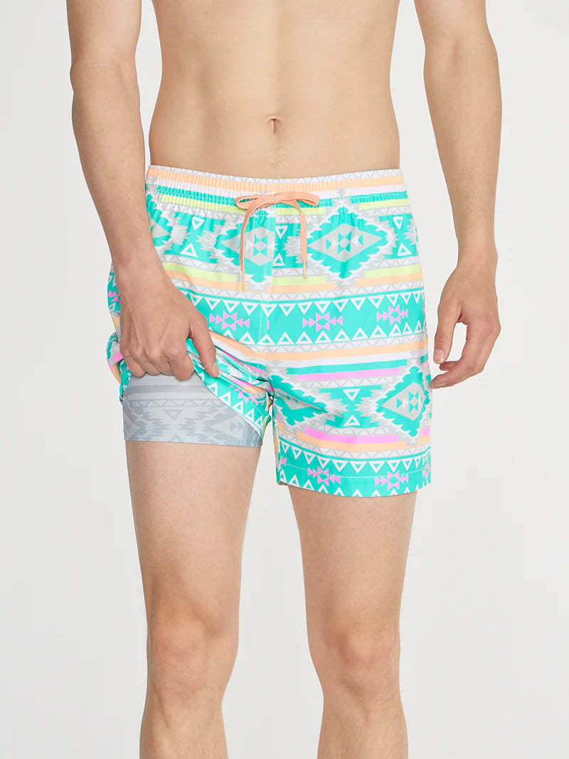 The En Fuegos 5.5" Lined Swim Trunks | Chubbies