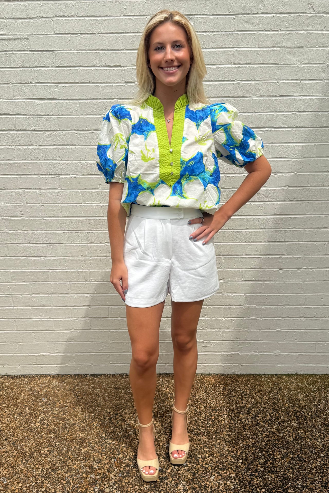 Lilly Collared Puff Sleeve Top Entro