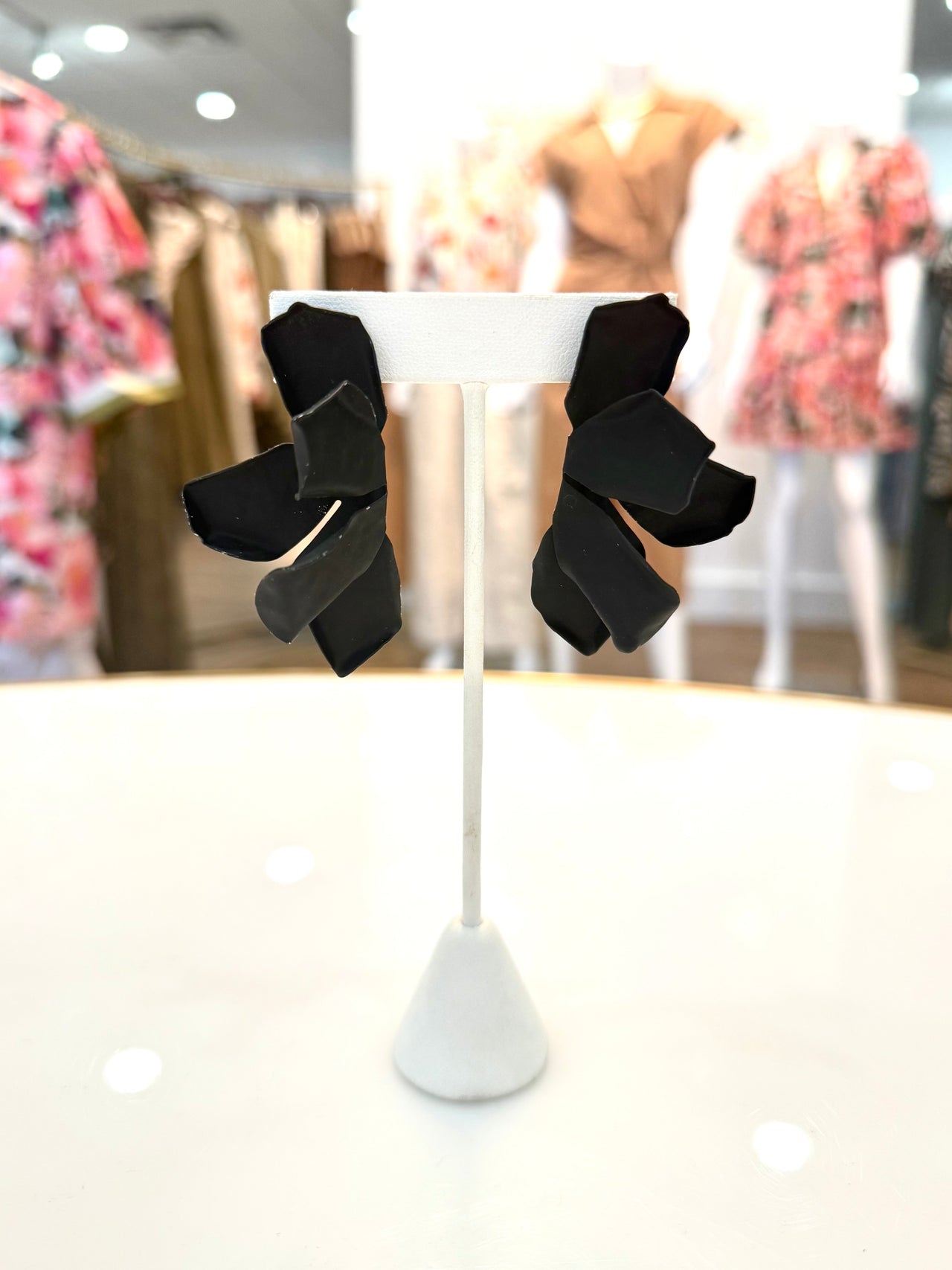 Coated Half Flower Earrings in Black Golden Stella