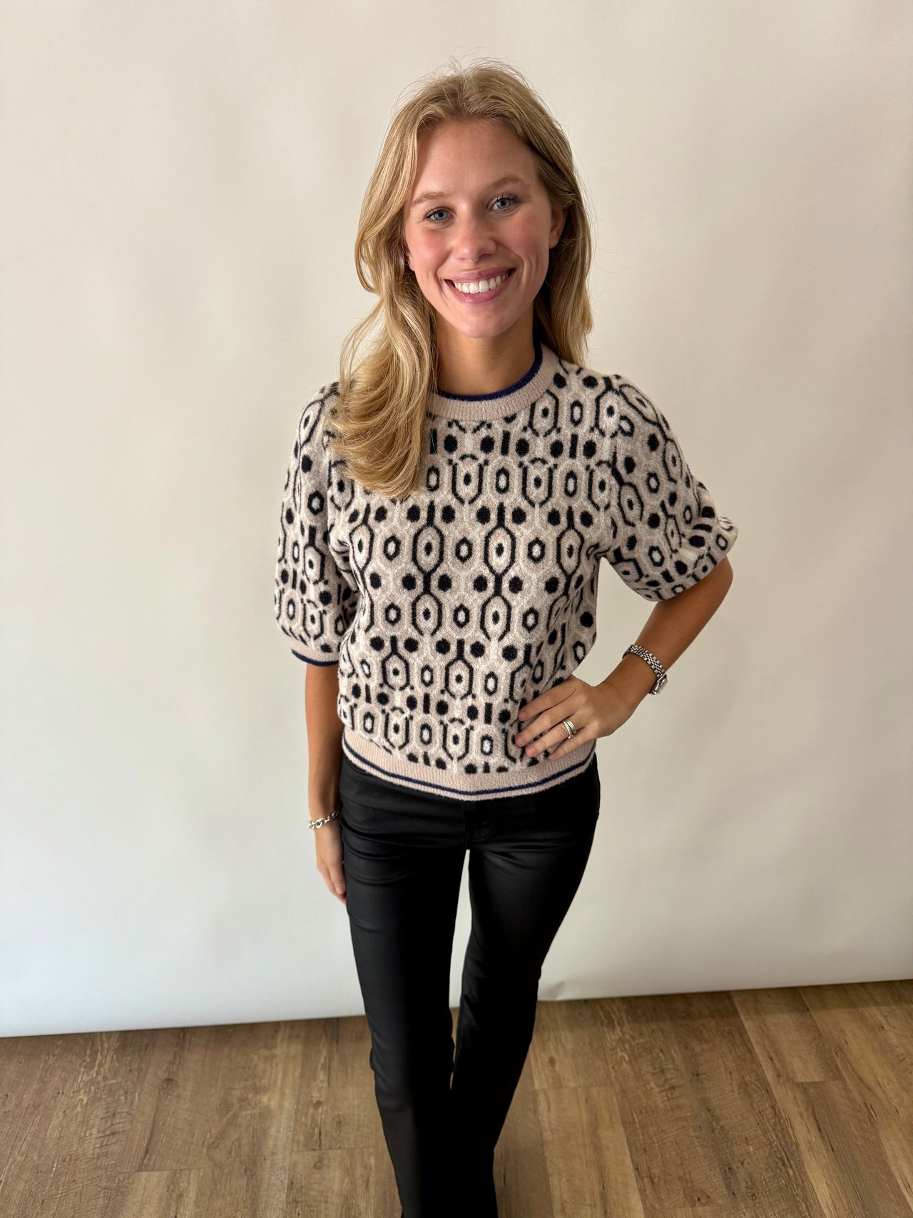 Short Sleeve Abstract Knit Top THML