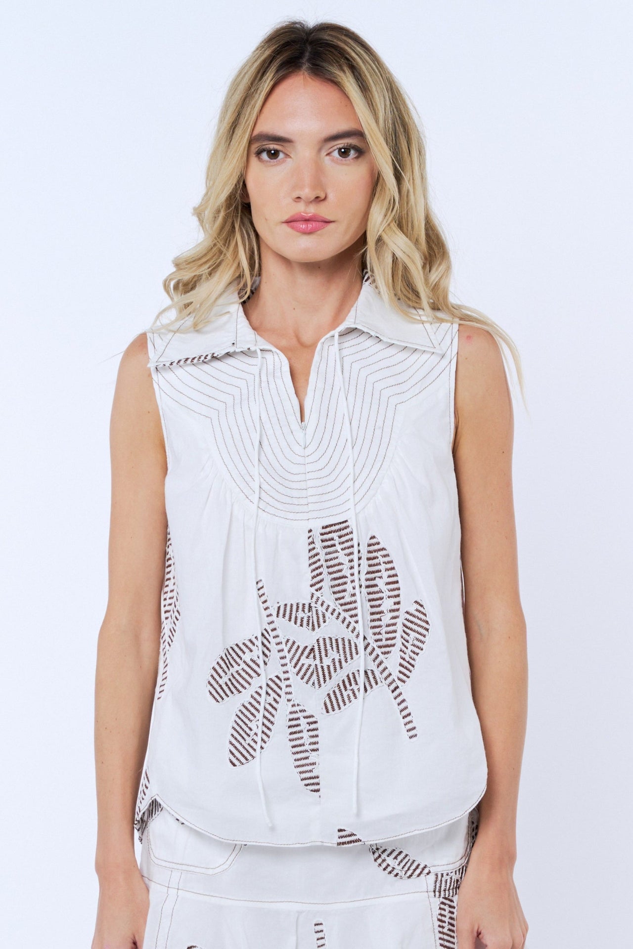 Minah Topstitched Sleeveless Blouse Ciebon