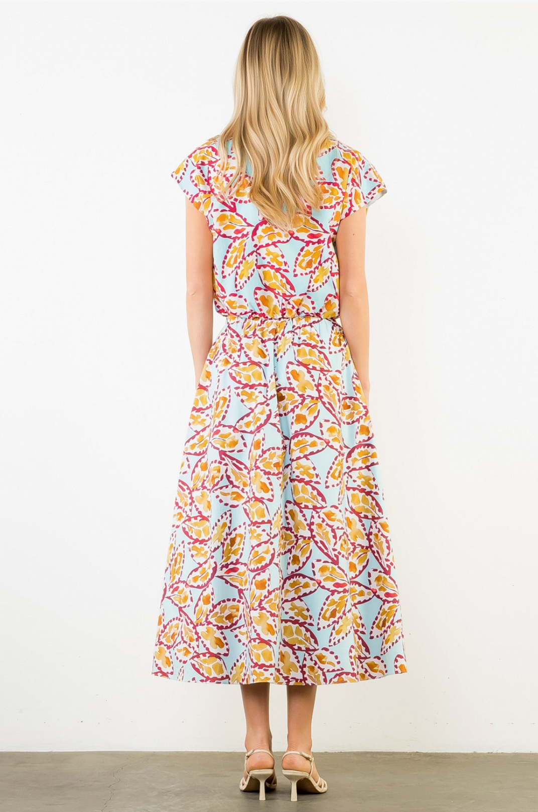 Sleeveless Pattern Top with Button Back THML