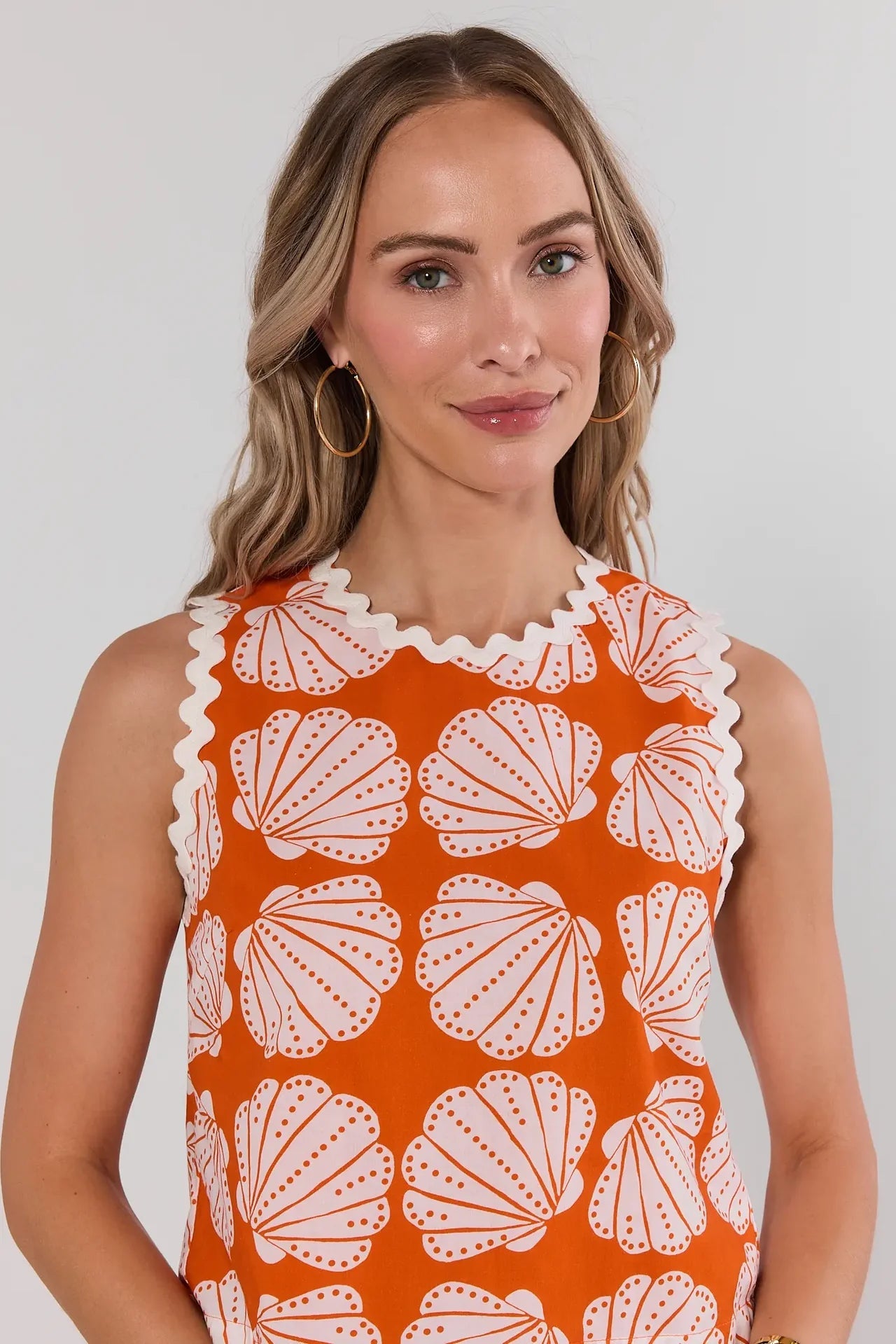 Shell Print Sleeveless Top with Wave Detail Pinch
