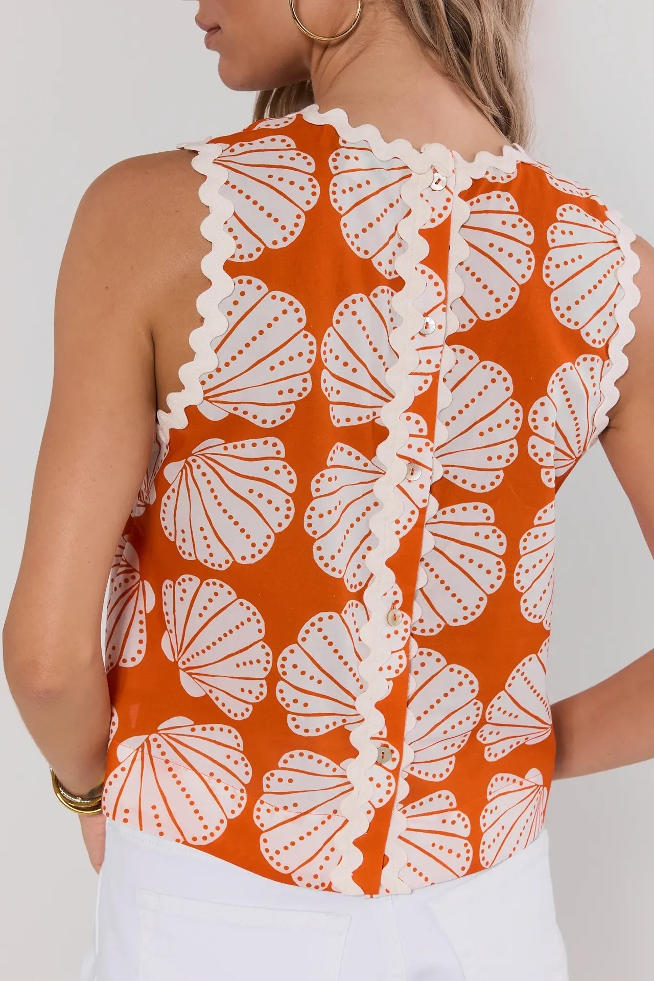 Shell Print Sleeveless Top with Wave Detail Pinch