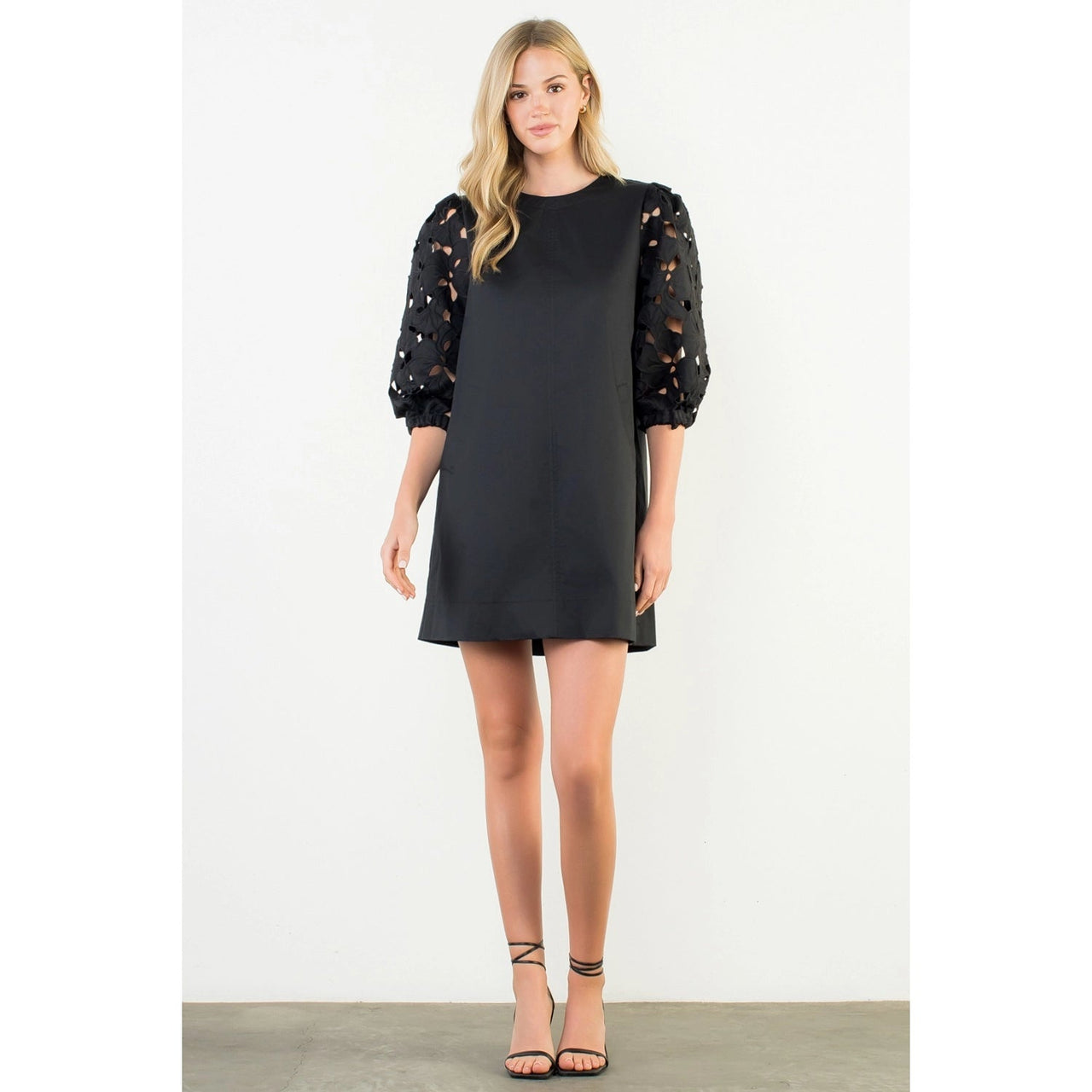 Eyelet Detail Short Sleeve Dress THML