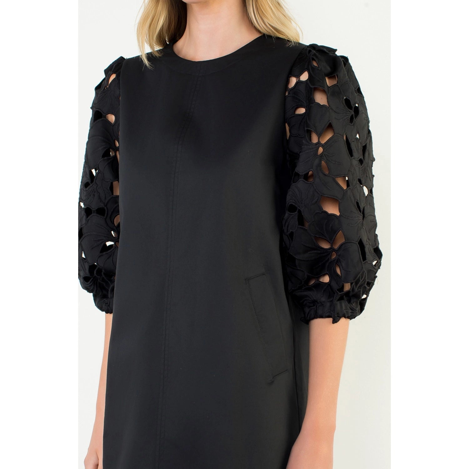Eyelet Detail Short Sleeve Dress THML