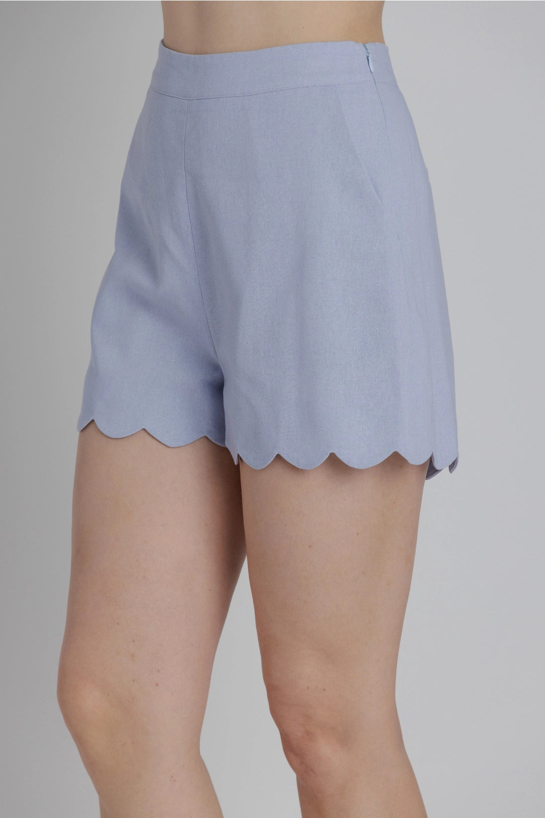 Scallop Hem Shorts Aureum